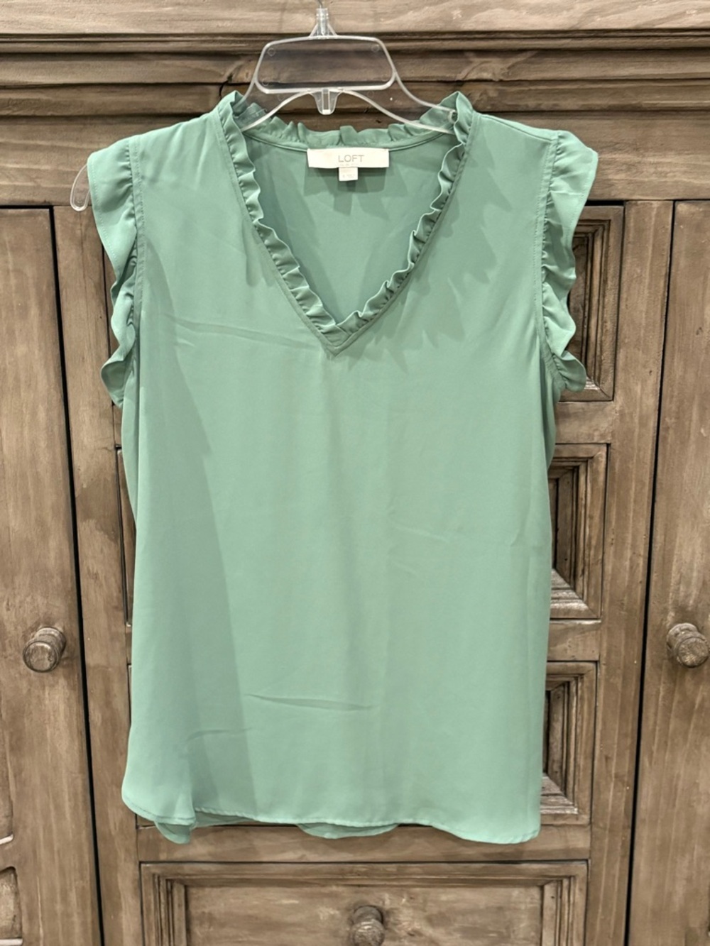 EUC Women’s LOFT Women's Sea Foam Green Ruffle V-Neck Sleeveless Blouse (S)